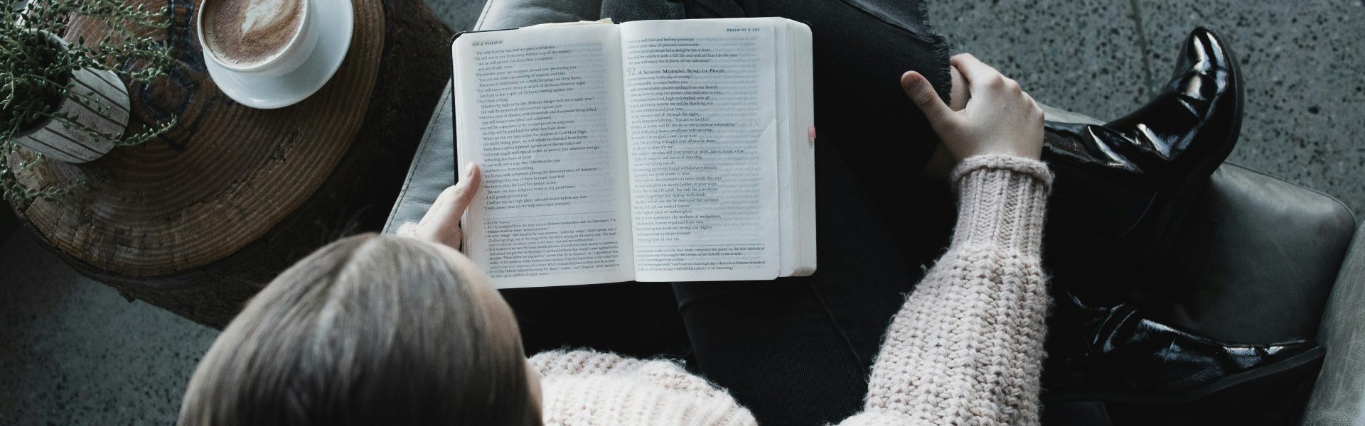 jak zaaranżować kącik do czytania w domu