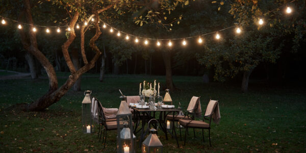 jak zaaranżować oświetlenie w ogrodzie