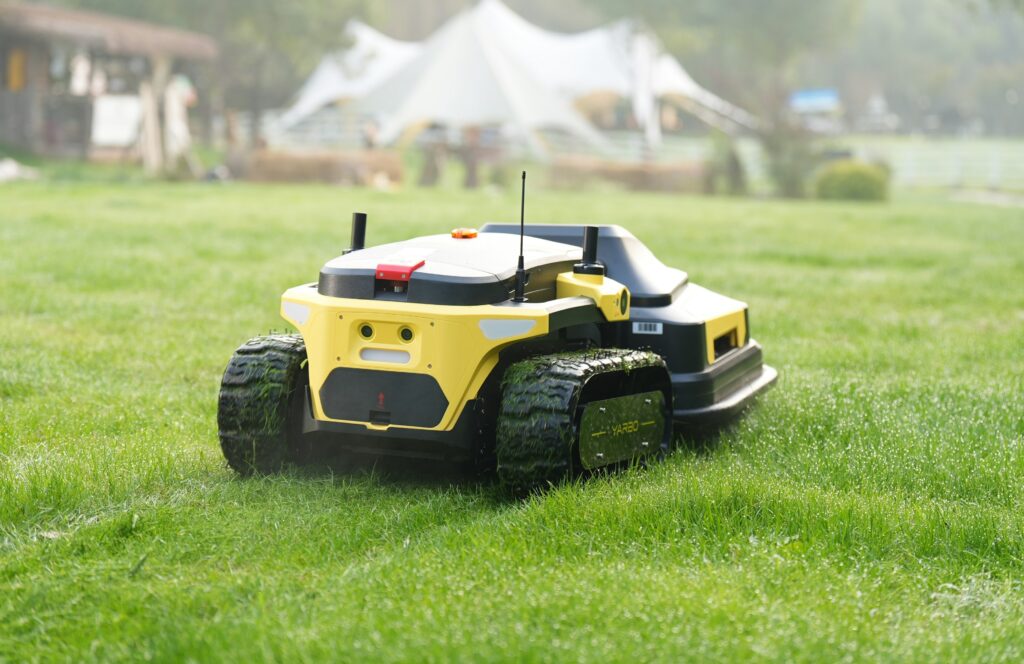 roboty koszące trawę
